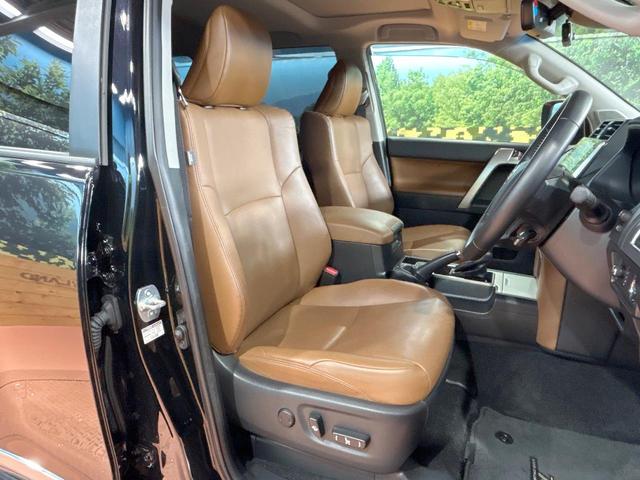 ランドクルーザープラド TX Lパッケージ 70thアニバーサリーリミテッド 禁煙車 サンルーフ 全周囲カメラ 7人乗り メーカーナビ レーダークルーズ オートハイビーム ルーフレール シートベンチレーション LEDヘッド&フォグ ETC フルセグ オートエアコン(9枚目)