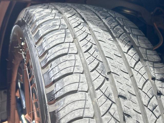 ランドクルーザープラド TX Lパッケージ 70thアニバーサリーリミテッド 禁煙車 サンルーフ 全周囲カメラ 7人乗り メーカーナビ レーダークルーズ オートハイビーム ルーフレール シートベンチレーション LEDヘッド&フォグ ETC フルセグ オートエアコン(25枚目)