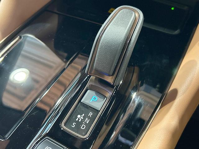 ヴェルファイアハイブリッド Ｚ　プレミア　禁煙　後席モニター　ユニバーサルステップ　ガラスルーフ　両側電動ドア　電動リアゲート　全周囲カメラ　デジタルインナーミラー　ヘッドアップディスプレイ　ＡＣ１００Ｖ　シートベンチレーション　ＥＴＣ（64枚目）