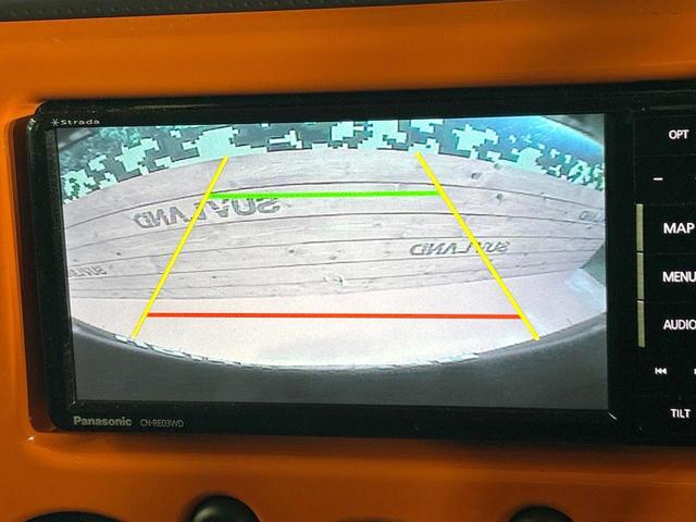 ＦＪクルーザー ベースグレード　禁煙車　バンパーガード　ルーフレール　ＳＤナビ　フルセグ　リアコーナーセンサー　ＥＴＣ　Ｂｌｕｅｔｏｏｔｈ再生　Ａ－ＴＲＡＣ　キーレスエントリー　リアフォグランプ　１７インチアルミホイール（4枚目）