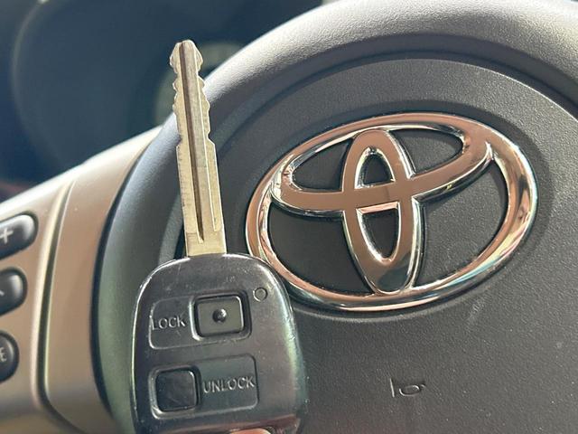 ＦＪクルーザー ベースグレード　禁煙車　バンパーガード　ルーフレール　ＳＤナビ　フルセグ　リアコーナーセンサー　ＥＴＣ　Ｂｌｕｅｔｏｏｔｈ再生　Ａ－ＴＲＡＣ　キーレスエントリー　リアフォグランプ　１７インチアルミホイール（7枚目）