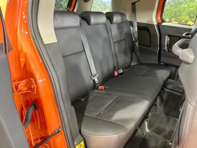 ＦＪクルーザー ベースグレード　禁煙車　バンパーガード　ルーフレール　ＳＤナビ　フルセグ　リアコーナーセンサー　ＥＴＣ　Ｂｌｕｅｔｏｏｔｈ再生　Ａ－ＴＲＡＣ　キーレスエントリー　リアフォグランプ　１７インチアルミホイール（10枚目）