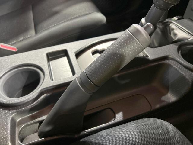 ＦＪクルーザー ベースグレード　禁煙車　バンパーガード　ルーフレール　ＳＤナビ　フルセグ　リアコーナーセンサー　ＥＴＣ　Ｂｌｕｅｔｏｏｔｈ再生　Ａ－ＴＲＡＣ　キーレスエントリー　リアフォグランプ　１７インチアルミホイール（44枚目）