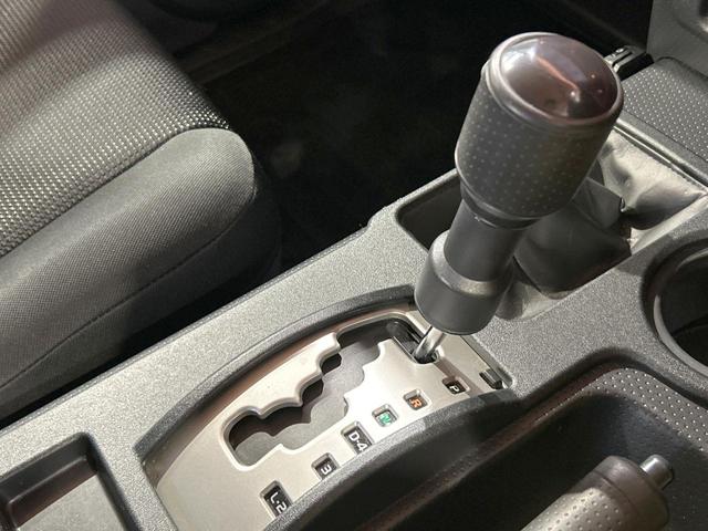 ＦＪクルーザー ベースグレード　禁煙車　バンパーガード　ルーフレール　ＳＤナビ　フルセグ　リアコーナーセンサー　ＥＴＣ　Ｂｌｕｅｔｏｏｔｈ再生　Ａ－ＴＲＡＣ　キーレスエントリー　リアフォグランプ　１７インチアルミホイール（45枚目）