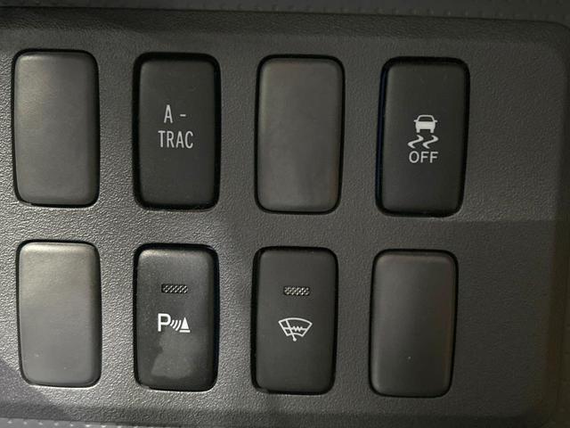 ＦＪクルーザー カラーパッケージ　禁煙車　オーディオ　クルーズコントロール　サイドステップ　フロントデアイサー　純正１７インチアルミホイール　リアコーナーセンサー　リアフォグランプ　キーレスエントリー　ＥＴＣ（8枚目）