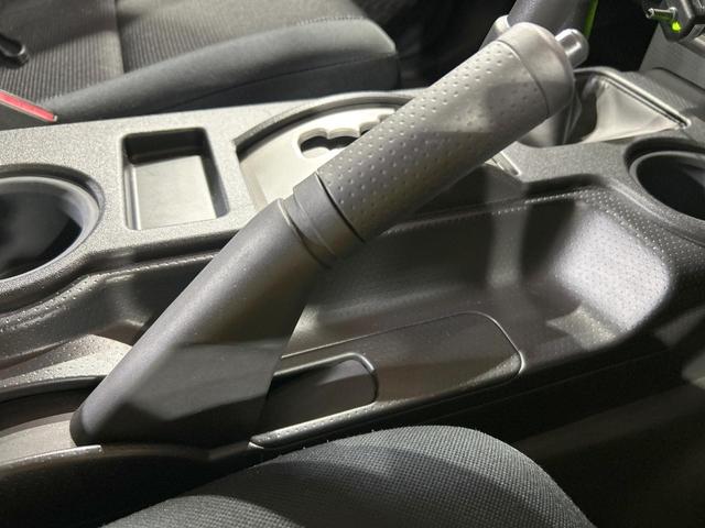 ＦＪクルーザー カラーパッケージ　禁煙車　オーディオ　クルーズコントロール　サイドステップ　フロントデアイサー　純正１７インチアルミホイール　リアコーナーセンサー　リアフォグランプ　キーレスエントリー　ＥＴＣ（29枚目）