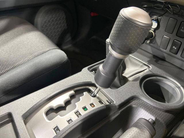 ＦＪクルーザー カラーパッケージ　禁煙車　オーディオ　クルーズコントロール　サイドステップ　フロントデアイサー　純正１７インチアルミホイール　リアコーナーセンサー　リアフォグランプ　キーレスエントリー　ＥＴＣ（30枚目）