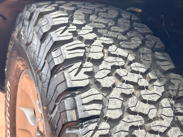 ＦＪクルーザー カラーパッケージ　禁煙車　オーディオ　クルーズコントロール　サイドステップ　フロントデアイサー　純正１７インチアルミホイール　リアコーナーセンサー　リアフォグランプ　キーレスエントリー　ＥＴＣ（57枚目）