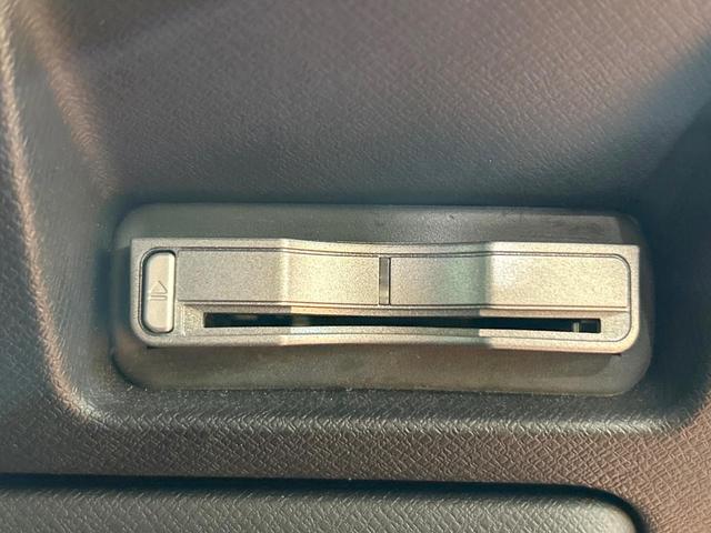 ステップワゴンスパーダ Ｚ　禁煙車　フリップダウンモニター　両側電動ドア　純正ナビ　フルセグ　バックカメラ　純正１７インチアルミホイール　オートエアコン　ＨＩＤヘッドライト　キーレスエントリー　ＥＴＣ（7枚目）