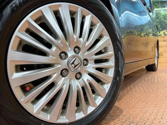 ステップワゴンスパーダ Ｚ　禁煙車　フリップダウンモニター　両側電動ドア　純正ナビ　フルセグ　バックカメラ　純正１７インチアルミホイール　オートエアコン　ＨＩＤヘッドライト　キーレスエントリー　ＥＴＣ（14枚目）