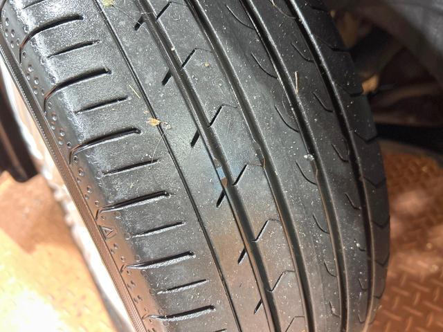 ステップワゴンスパーダ Ｚ　禁煙車　フリップダウンモニター　両側電動ドア　純正ナビ　フルセグ　バックカメラ　純正１７インチアルミホイール　オートエアコン　ＨＩＤヘッドライト　キーレスエントリー　ＥＴＣ（23枚目）