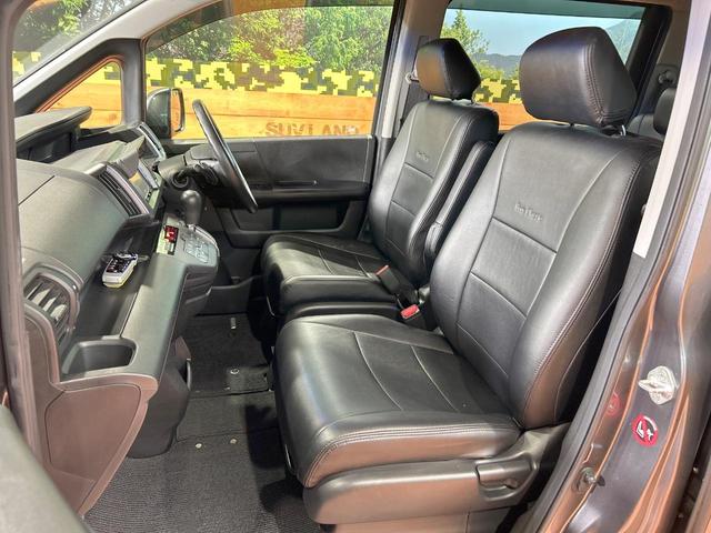 ステップワゴンスパーダ Ｚ　禁煙車　フリップダウンモニター　両側電動ドア　純正ナビ　フルセグ　バックカメラ　純正１７インチアルミホイール　オートエアコン　ＨＩＤヘッドライト　キーレスエントリー　ＥＴＣ（32枚目）