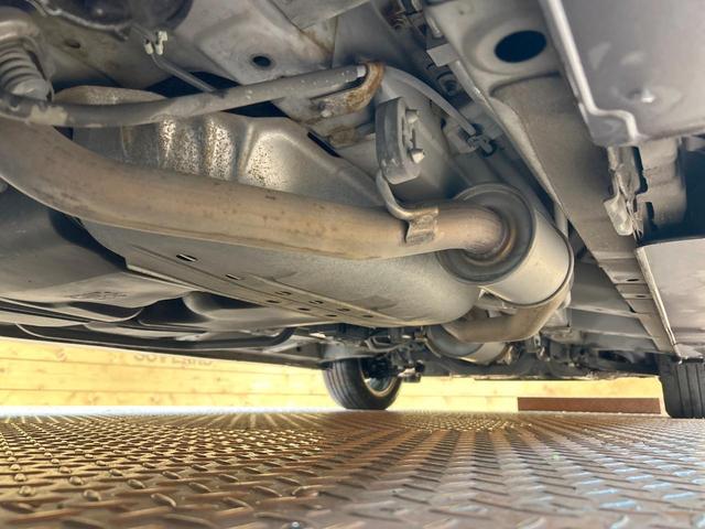 ステップワゴンスパーダ Ｚ　禁煙車　フリップダウンモニター　両側電動ドア　純正ナビ　フルセグ　バックカメラ　純正１７インチアルミホイール　オートエアコン　ＨＩＤヘッドライト　キーレスエントリー　ＥＴＣ（33枚目）