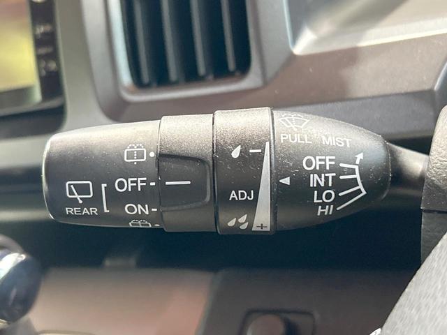 ステップワゴンスパーダ Ｚ　禁煙車　フリップダウンモニター　両側電動ドア　純正ナビ　フルセグ　バックカメラ　純正１７インチアルミホイール　オートエアコン　ＨＩＤヘッドライト　キーレスエントリー　ＥＴＣ（42枚目）