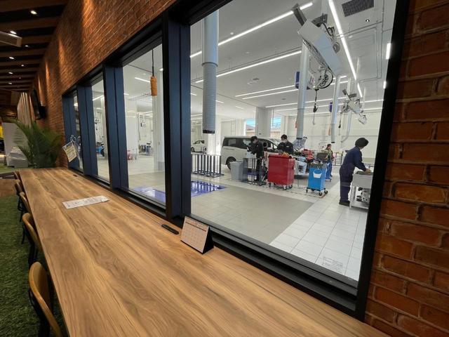 ステップワゴンスパーダ Ｚ　禁煙車　フリップダウンモニター　両側電動ドア　純正ナビ　フルセグ　バックカメラ　純正１７インチアルミホイール　オートエアコン　ＨＩＤヘッドライト　キーレスエントリー　ＥＴＣ（72枚目）