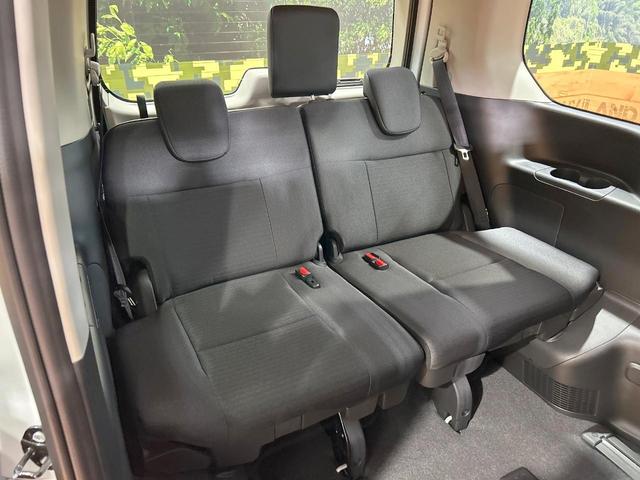 セレナ ハイウェイスターＶ　登録済未使用車　純正１２型ナビ　全周囲カメラ　両側電動ドア　インテリジェントルームミラー　プロパイロット　ブラインドスポットモニター　ＥＴＣ　駐車支援システム　コーナーセンサー　アイドリングストップ（10枚目）