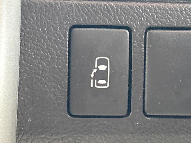 ノア Ｓｉ　禁煙車　電動スライドドア　純正ナビ　フルセグ　Ｂｌｕｅｔｏｏｔｈ再生　ＥＴＣ　ＣＤ／ＤＶＤ再生　バックカメラ　ＨＩＤヘッドライト　フォグ　電動格納ミラー　ドアバイザー　純正１６インチアルミ（5枚目）