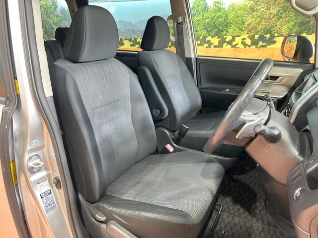 ノア Ｓｉ　禁煙車　電動スライドドア　純正ナビ　フルセグ　Ｂｌｕｅｔｏｏｔｈ再生　ＥＴＣ　ＣＤ／ＤＶＤ再生　バックカメラ　ＨＩＤヘッドライト　フォグ　電動格納ミラー　ドアバイザー　純正１６インチアルミ（8枚目）