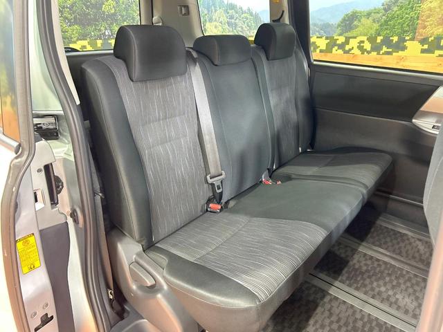 ノア Ｓｉ　禁煙車　電動スライドドア　純正ナビ　フルセグ　Ｂｌｕｅｔｏｏｔｈ再生　ＥＴＣ　ＣＤ／ＤＶＤ再生　バックカメラ　ＨＩＤヘッドライト　フォグ　電動格納ミラー　ドアバイザー　純正１６インチアルミ（9枚目）