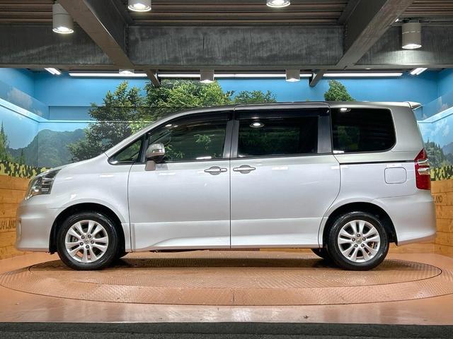 ノア Ｓｉ　禁煙車　電動スライドドア　純正ナビ　フルセグ　Ｂｌｕｅｔｏｏｔｈ再生　ＥＴＣ　ＣＤ／ＤＶＤ再生　バックカメラ　ＨＩＤヘッドライト　フォグ　電動格納ミラー　ドアバイザー　純正１６インチアルミ（25枚目）