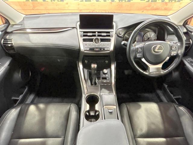 ＮＸ ＮＸ３００　バージョンＬ　禁煙車　１２型ナビ　全席シートヒーター　電動リアゲート　バック＆サイドカメラ　革シート　パワーシート　レーダークルーズ　レーンアシスト　３眼ＬＥＤヘッド　オートマチックハイビーム　ステアリングヒーター（2枚目）