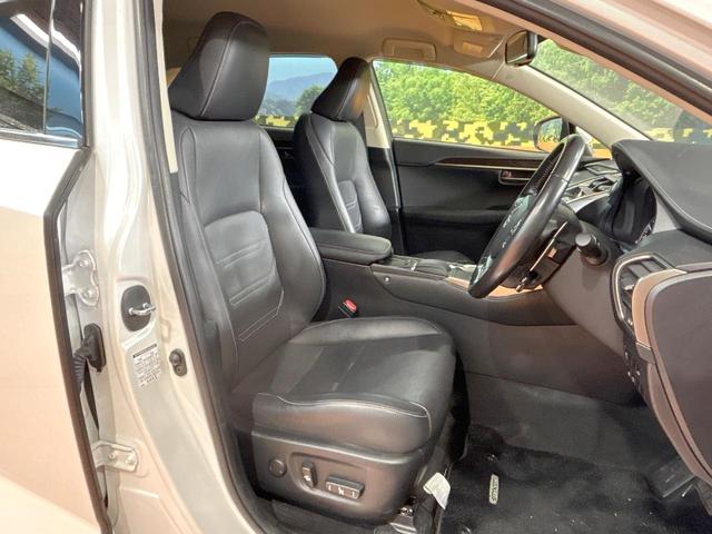 ＮＸ ＮＸ３００　バージョンＬ　禁煙車　１２型ナビ　全席シートヒーター　電動リアゲート　バック＆サイドカメラ　革シート　パワーシート　レーダークルーズ　レーンアシスト　３眼ＬＥＤヘッド　オートマチックハイビーム　ステアリングヒーター（9枚目）