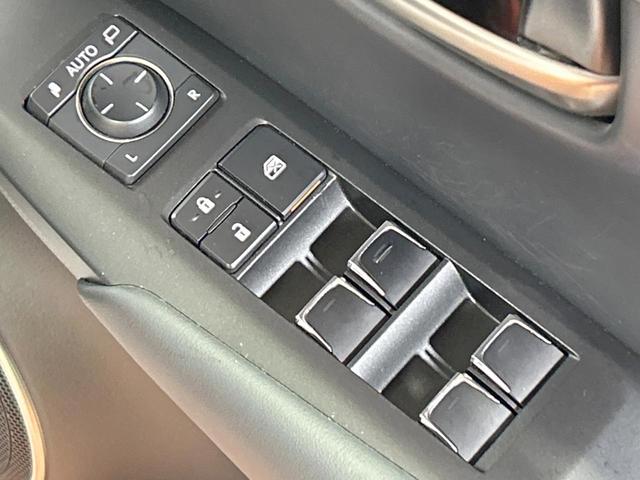 ＮＸ ＮＸ３００　バージョンＬ　禁煙車　１２型ナビ　全席シートヒーター　電動リアゲート　バック＆サイドカメラ　革シート　パワーシート　レーダークルーズ　レーンアシスト　３眼ＬＥＤヘッド　オートマチックハイビーム　ステアリングヒーター（32枚目）