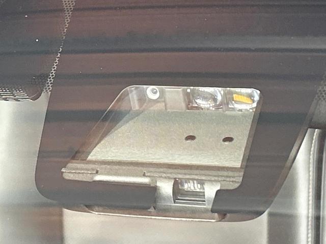 エスクァイア ハイブリッドＧｉ　禁煙車　後席モニター　１０型ナビ　バックカメラ　両側パワスラ　セーフティセンス　クルーズコントロール　ＥＴＣ　シートヒーター　ＬＥＤヘッド＆フォグ　オートハイビーム　１５インチアルミ　ダブルエアコン（22枚目）