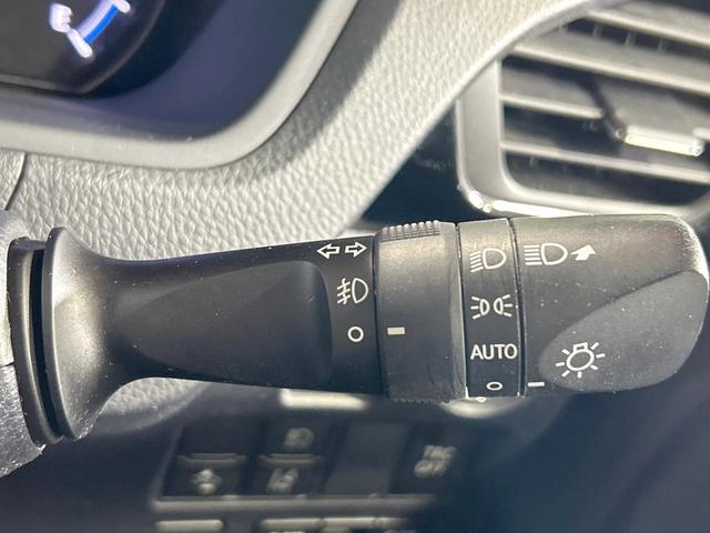 エスクァイア ハイブリッドＧｉ　禁煙車　後席モニター　１０型ナビ　バックカメラ　両側パワスラ　セーフティセンス　クルーズコントロール　ＥＴＣ　シートヒーター　ＬＥＤヘッド＆フォグ　オートハイビーム　１５インチアルミ　ダブルエアコン（43枚目）