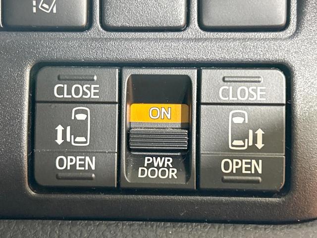 ヴォクシー ハイブリッドＺＳ　煌ＩＩＩ　禁煙車　フリップダウンモニター　両側電動ドア　シートヒーター　純正１０型ナビ　バックカメラ　クルーズコントロール　クリアランスソナー　ハーフレザーシート　フルセグＴＶ　純正１６インチＡＷ　ＥＴＣ（6枚目）