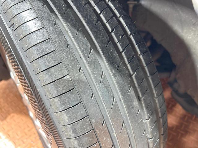 ヴォクシー ハイブリッドＺＳ　煌ＩＩＩ　禁煙車　フリップダウンモニター　両側電動ドア　シートヒーター　純正１０型ナビ　バックカメラ　クルーズコントロール　クリアランスソナー　ハーフレザーシート　フルセグＴＶ　純正１６インチＡＷ　ＥＴＣ（21枚目）