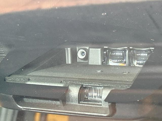 ヴォクシー ハイブリッドＺＳ　煌ＩＩＩ　禁煙車　フリップダウンモニター　両側電動ドア　シートヒーター　純正１０型ナビ　バックカメラ　クルーズコントロール　クリアランスソナー　ハーフレザーシート　フルセグＴＶ　純正１６インチＡＷ　ＥＴＣ（61枚目）