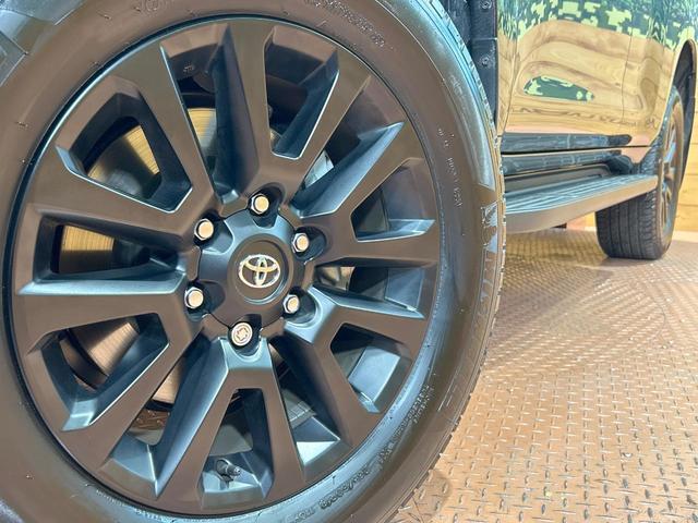 �y�����P�W�C���`�A���~�z�C�[���z�O�ςɃ}�b�`���������A���~�z�C�[���𑕒����Ă���܂��B�e��ЊO�A���~�z�C�[����A�X�^�b�h���X�^�C�����戵�����Ă���܂��B���񂲑��k����������