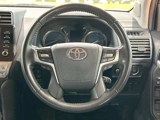 �y�����v�����X�e�A�����O�z�㎿�Ȋv���g�p���邱�ƂŁA��ɂ����������݂ƂĂ��^�]���₷���n���h���ł���