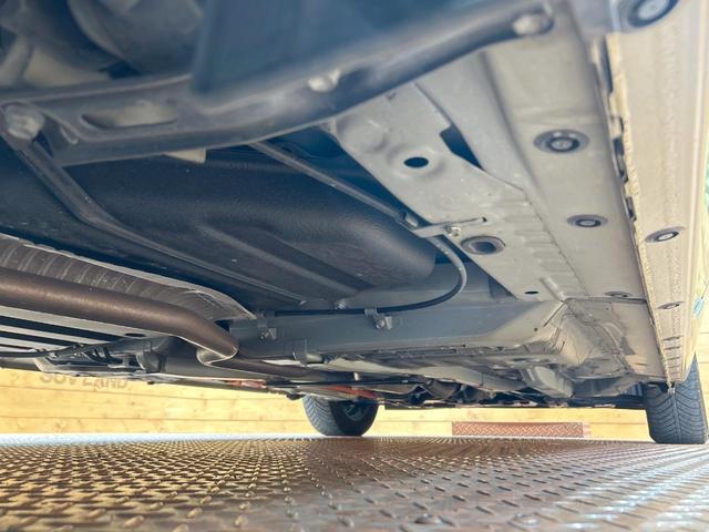 シエンタ ハイブリッド　ファンベースＧ　クエロ　禁煙車　全周囲カメラ　純正ＳＤナビ　フルセグ　両側電動ドア　トヨタセーフティセンス　クリアランスソナー　クルーズコントロール　ステアリングヒーター　ＬＥＤヘッドライト　オートハイビーム　ＥＴＣ（56枚目）