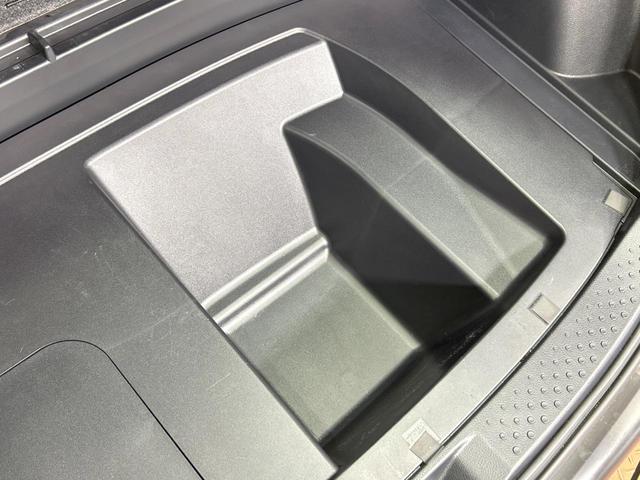 シエンタ ハイブリッド　ファンベースＧ　クエロ　禁煙車　全周囲カメラ　純正ＳＤナビ　フルセグ　両側電動ドア　トヨタセーフティセンス　クリアランスソナー　クルーズコントロール　ステアリングヒーター　ＬＥＤヘッドライト　オートハイビーム　ＥＴＣ（60枚目）