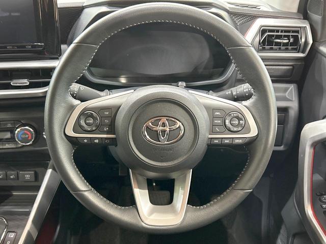 ライズ Ｚ　禁煙車　全周囲カメラ　純正９型ナビ　ブラインドスポットモニター　レーダークルーズ　オートハイビーム　シートヒーター　フルセグ　ＬＥＤヘッド＆フォグ　ＥＴＣ　オートエアコン　純正１７インチアルミホイール（11枚目）