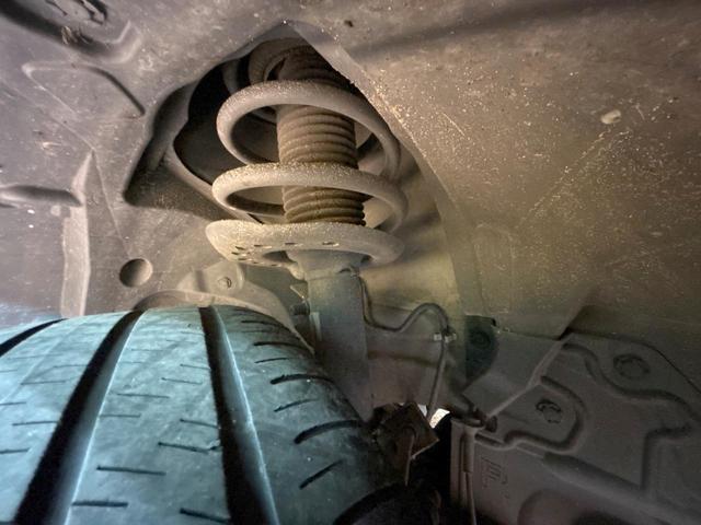 お車を安心してお乗りいただく為には、足回りの定期点検が欠かせません。サービスサポート（有償保証）では無料点検もご提供しており、安心のカーライフをお過ごしいただけるサポート体制が整っています。