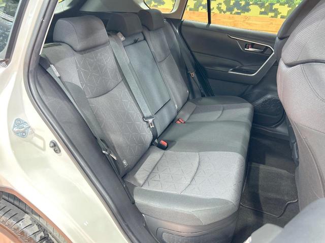 ＲＡＶ４ ハイブリッドＸ　禁煙車　メーカーナビ　バックカメラ　レーダークルーズ　ブラインドスポットモニター　ルーフレール　ＥＴＣ　ＬＥＤヘッド　オートハイビーム　デュアルエアコン　スマートキー　Ｂｌｕｅｔｏｏｔｈ再生　フルセグ（10枚目）