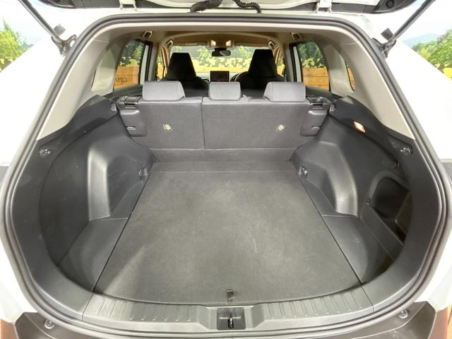 ＲＡＶ４ ハイブリッドＸ　禁煙車　メーカーナビ　バックカメラ　レーダークルーズ　ブラインドスポットモニター　ルーフレール　ＥＴＣ　ＬＥＤヘッド　オートハイビーム　デュアルエアコン　スマートキー　Ｂｌｕｅｔｏｏｔｈ再生　フルセグ（11枚目）