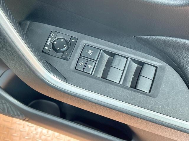 ＲＡＶ４ ハイブリッドＸ　禁煙車　メーカーナビ　バックカメラ　レーダークルーズ　ブラインドスポットモニター　ルーフレール　ＥＴＣ　ＬＥＤヘッド　オートハイビーム　デュアルエアコン　スマートキー　Ｂｌｕｅｔｏｏｔｈ再生　フルセグ（31枚目）
