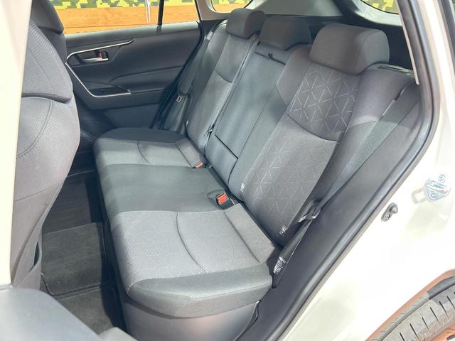 ＲＡＶ４ ハイブリッドＸ　禁煙車　メーカーナビ　バックカメラ　レーダークルーズ　ブラインドスポットモニター　ルーフレール　ＥＴＣ　ＬＥＤヘッド　オートハイビーム　デュアルエアコン　スマートキー　Ｂｌｕｅｔｏｏｔｈ再生　フルセグ（35枚目）