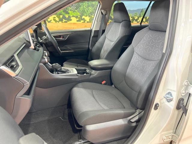 ＲＡＶ４ ハイブリッドＸ　禁煙車　メーカーナビ　バックカメラ　レーダークルーズ　ブラインドスポットモニター　ルーフレール　ＥＴＣ　ＬＥＤヘッド　オートハイビーム　デュアルエアコン　スマートキー　Ｂｌｕｅｔｏｏｔｈ再生　フルセグ（36枚目）