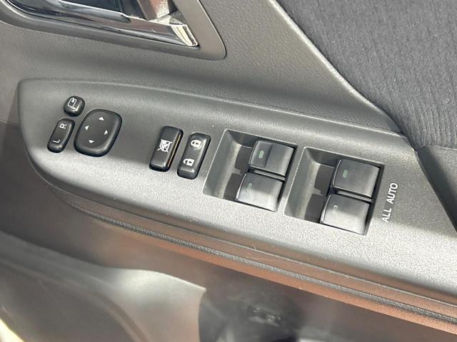 ヴェルファイア ２．４Ｚ　禁煙車　後席モニター　両側パワスラ　ＳＤナビ　バックカメラ　ＨＩＤヘッド　ＥＴＣ　クリアランスソナー　オートライト　オットマン　ダブルエアコン　１９インチアルミ　フォグランプ（30枚目）
