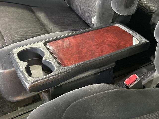 ヴェルファイア ２．４Ｚ　禁煙車　後席モニター　両側パワスラ　ＳＤナビ　バックカメラ　ＨＩＤヘッド　ＥＴＣ　クリアランスソナー　オートライト　オットマン　ダブルエアコン　１９インチアルミ　フォグランプ（33枚目）