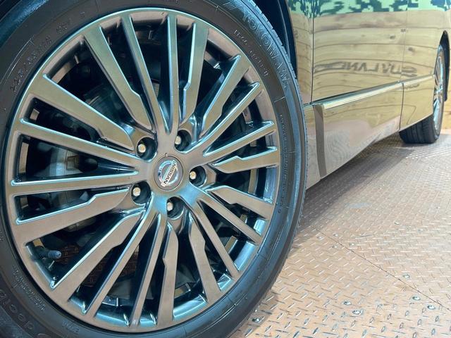 �y�����P�X�C���`�A���~�z�C�[���z�O�ςɃ}�b�`���������A���~�z�C�[���𑕒����Ă���܂��B�e��ЊO�A���~�z�C�[����A�X�^�b�h���X�^�C�����戵�����Ă���܂��B���񂲑��k����������