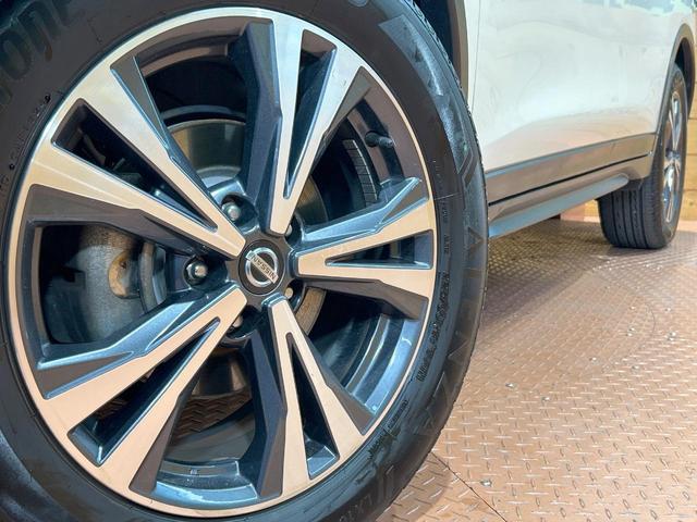 �y�����P�W�C���`�A���~�z�C�[���z�O�ςɃ}�b�`���������A���~�z�C�[���𑕒����Ă���܂��B�e��ЊO�A���~�z�C�[����A�X�^�b�h���X�^�C�����戵�����Ă���܂��B���񂲑��k����������