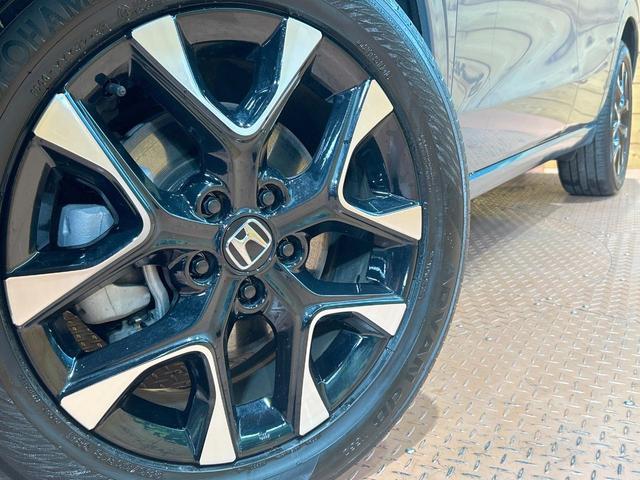 ＺＲ－Ｖ ｅ：ＨＥＶ　Ｚ　禁煙　ホンダコネクトディスプレイ　ＢＯＳＥサウンド　全周囲カメラ　ホンダセンシング　レーダクルーズ　ブラインドスポットモニター　パワーバックドア　シートヒーター　ステアリングヒーター　純正１８アルミ（13枚目）