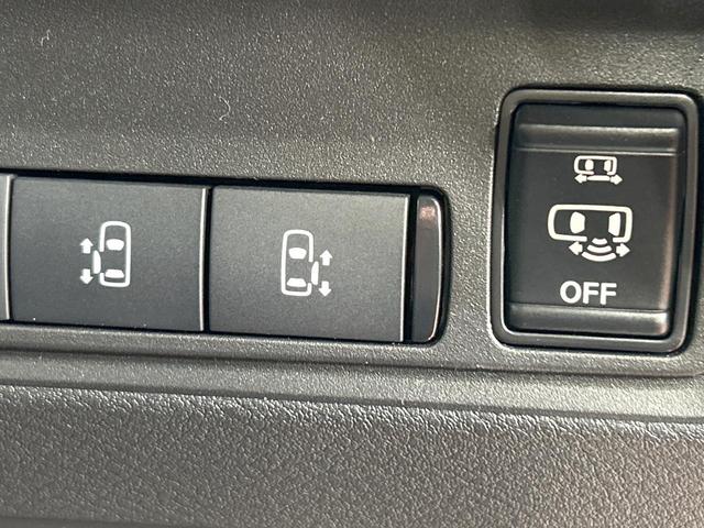 セレナ ｅ－パワー　ハイウェイスターＶ　登録済未使用車　両側電動ドア　１２型ナビ　デジタルインナーミラー　ブラインドスポットモニター　全周囲カメラ　置くだけ充電　ＬＥＤヘッド　オートマチックハイビーム　ＥＴＣ　ハーフレザーシート（5枚目）