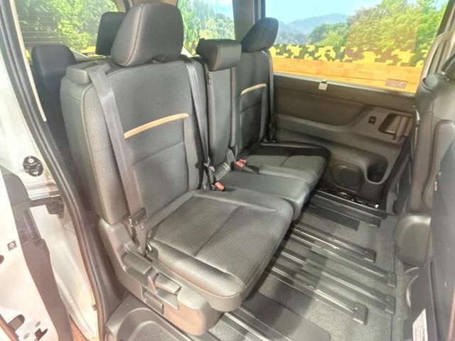 セレナ ｅ－パワー　ハイウェイスターＶ　登録済未使用車　両側電動ドア　１２型ナビ　デジタルインナーミラー　ブラインドスポットモニター　全周囲カメラ　置くだけ充電　ＬＥＤヘッド　オートマチックハイビーム　ＥＴＣ　ハーフレザーシート（10枚目）
